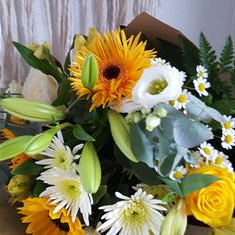Gold &amp; White Tied Bunch